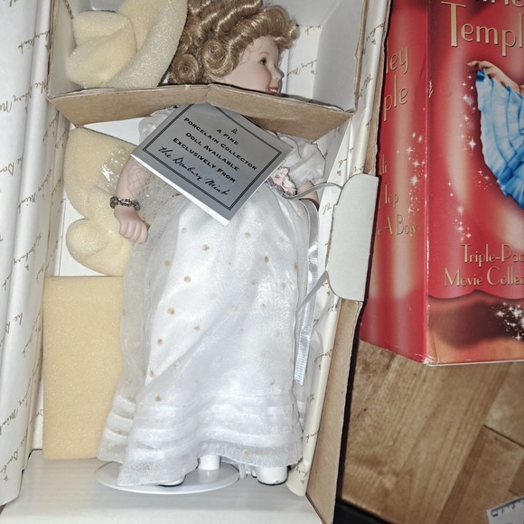 SHIRLET TEMPLE Collectors Pieces in Boxes 2 porcelain Dolls-Plate-VHS - Picture 8 of 10